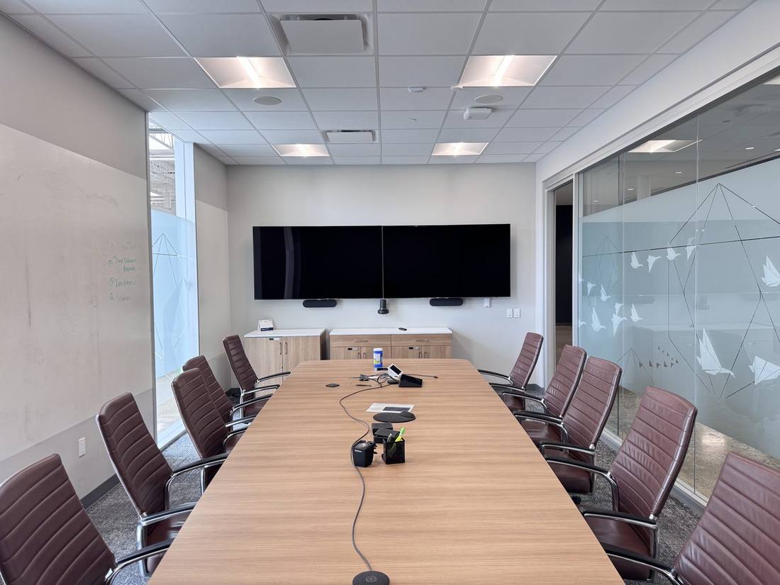 Ten-seat boardroom with dual displays and glass partition walls