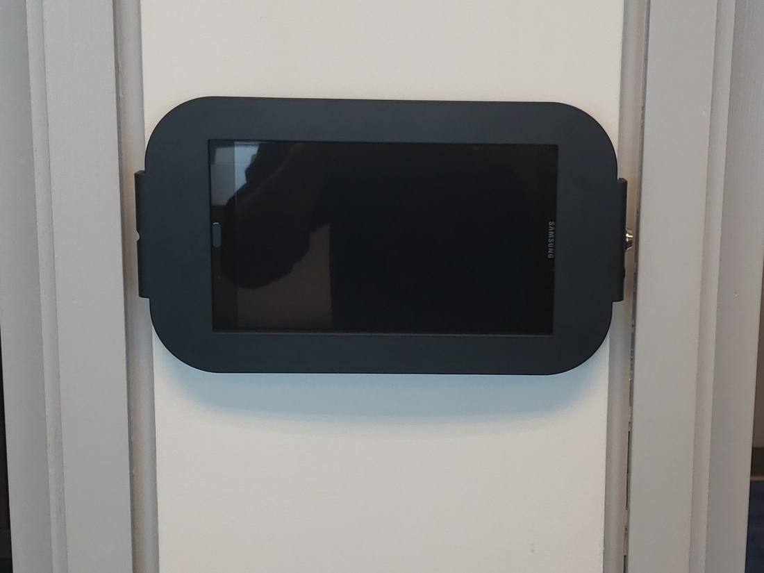 Wall-mounted room scheduling tablet panel