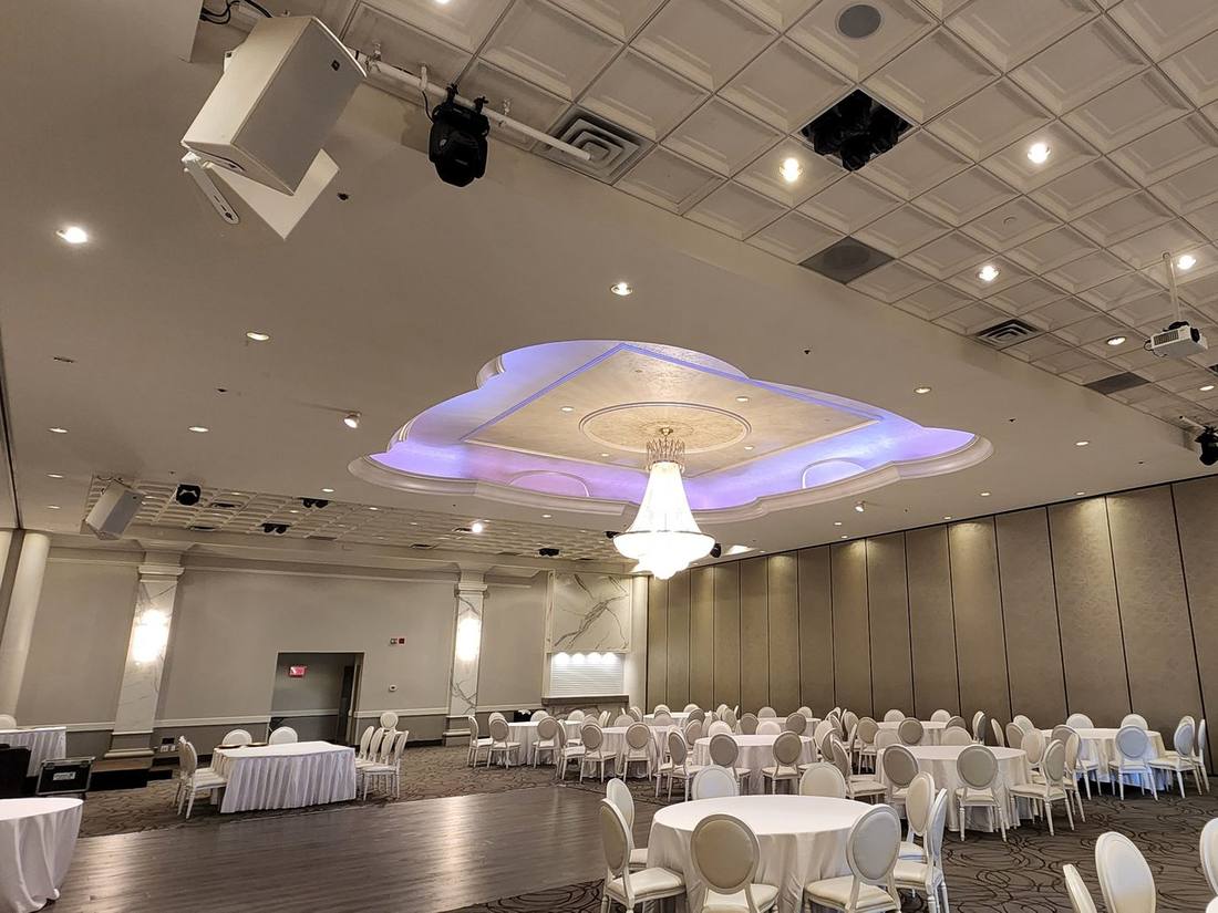 Ballroom with chandelier and blue accent ceiling lighting